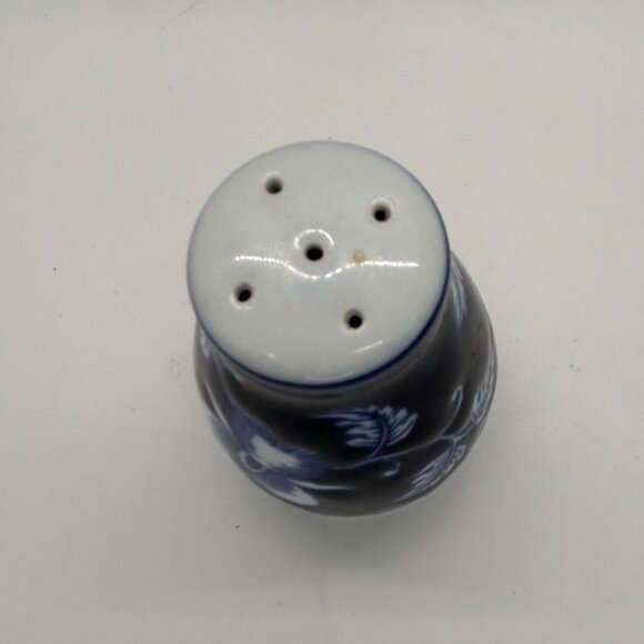 Pier 1 Salt & Pepper Shaker Set Blue & White Floral Chintz Pattern Ceramic - Picture 14 of 14